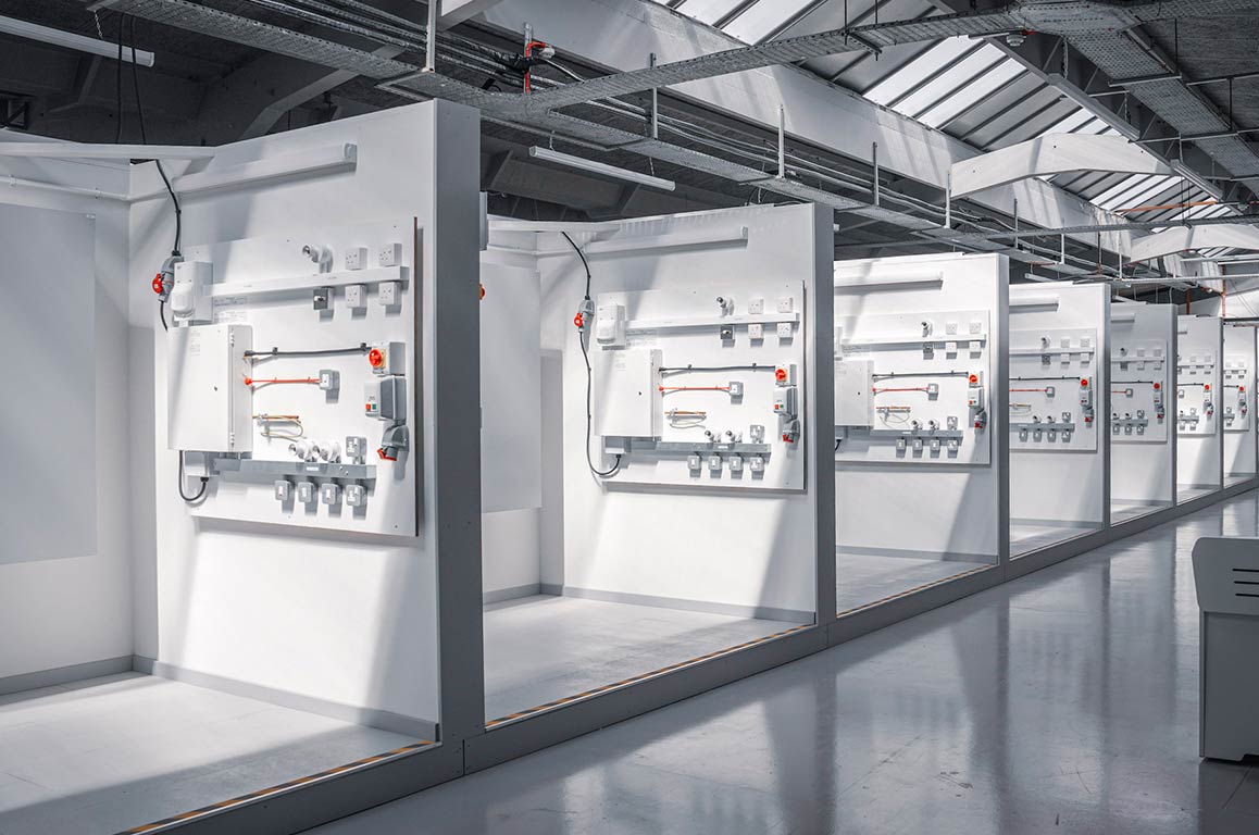 Several electrical training bays at PASS Stevenange
